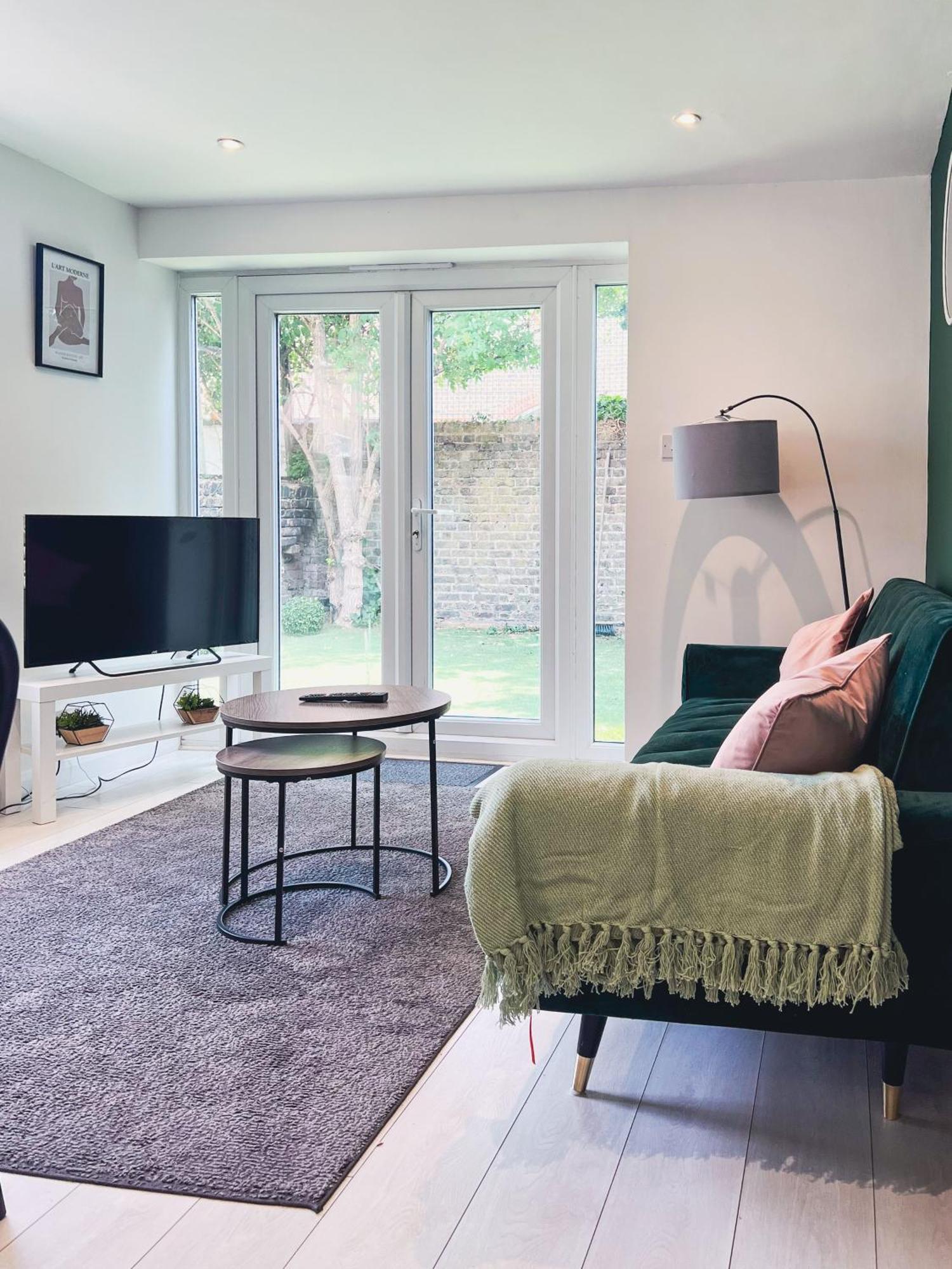 Apartment Chic, Flat, Modern 3 Bed, Sleeps 7